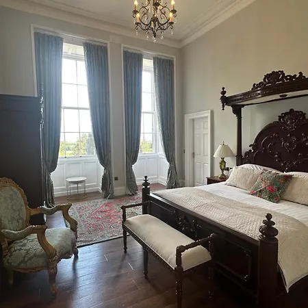 Uppercourt Manor
