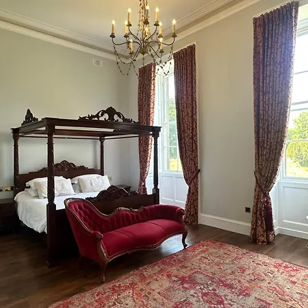 Uppercourt Manor 4*